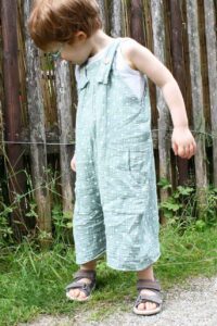 Schnittmuster-Baby-Kinder-Latzhose-Overall-Jumpsuit-Santos-erbsuende-24