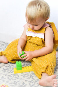 Schnittmuster-Baby-Kinder-Latzhose-Overall-Jumpsuit-Santos-erbsuende-3
