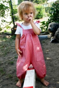 Schnittmuster-Baby-Kinder-Latzhose-Overall-Jumpsuit-Santos-erbsuende-8