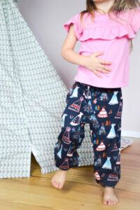 Schnittmuster-Baby-Kind-Hose-Musselinhose-Kinderhose-Babyhose-Webware-Jersey-Mini Brasilia-erbsuende-11