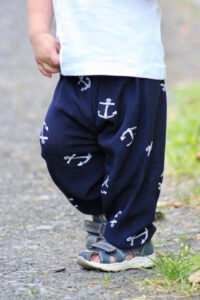 Schnittmuster-Baby-Kind-Hose-Musselinhose-Kinderhose-Babyhose-Webware-Jersey-Mini Brasilia-erbsuende-17