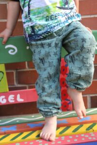 Schnittmuster-Baby-Kind-Hose-Musselinhose-Kinderhose-Babyhose-Webware-Jersey-Mini-Brasilia-erbsuende-2
