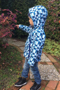 Schnittmuster-Kinder-Jacke-Softshell-Uebergangsjacke-Regenjacke-Pirulito-erbsuende-13