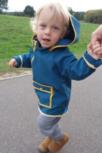 Schnittmuster-Kinder-Jacke-Softshell-Uebergangsjacke-Regenjacke-Pirulito-erbsuende-16