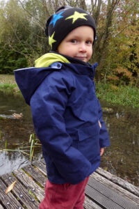 Schnittmuster-Kinder-Jacke-Softshell-Uebergangsjacke-Regenjacke-Pirulito-erbsuende-19