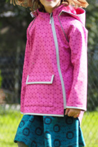 Schnittmuster-Kinder-Jacke-Softshell-Uebergangsjacke-Regenjacke-Pirulito-erbsuende-20