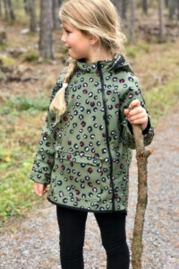 Schnittmuster-Kinder-Jacke-Softshell-Uebergangsjacke-Regenjacke-Pirulito-erbsuende-23