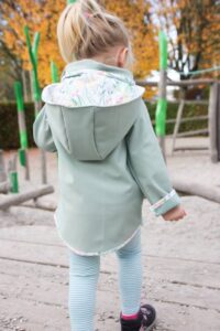Schnittmuster-Kinder-Jacke-Softshell-Uebergangsjacke-Regenjacke-Pirulito-erbsuende-30