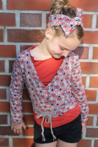 Schnittmuster-Kinder-Wickeljacke-Bolero-Jacke-erbsuende-Mariposa-10
