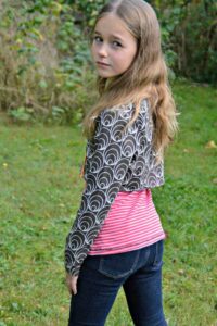 Schnittmuster-Kinder-Wickeljacke-Bolero-Jacke-erbsuende-Mariposa-24