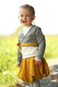 Schnittmuster-Kinder-Wickeljacke-Bolero-Jacke-erbsuende-Mariposa-37
