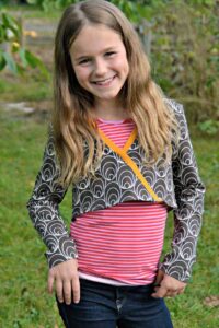 Schnittmuster-Kinder-Wickeljacke-Bolero-Jacke-erbsuende-Mariposa-44