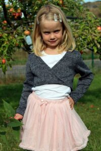 Schnittmuster-Kinder-Wickeljacke-Bolero-Jacke-erbsuende-Mariposa-45