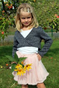 Schnittmuster-Kinder-Wickeljacke-Bolero-Jacke-erbsuende-Mariposa-6