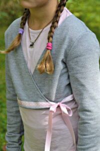Schnittmuster-Kinder-Wickeljacke-Bolero-Jacke-erbsuende-Mariposa-8