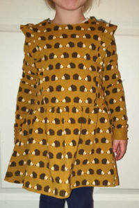 Schnittmuster-Kleid-Jersey-Rueschen-Tellerrock-Skaterkleid-Pulapula-erbsuende-33