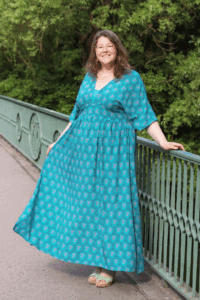 erbsuende-Schnittmuster-Maxikleid-V-Ausschnitt-Kleid-Duna-12