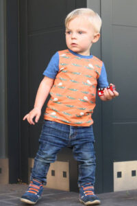 Schittmuster-Kinder-Baby-T-Shirt-Oberteil-Fransen-Camisa-erbsuende-12