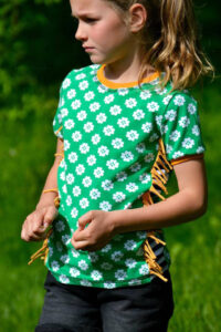 Schittmuster-Kinder-Baby-T-Shirt-Oberteil-Fransen-Camisa-erbsuende-14
