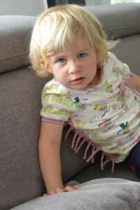 Schittmuster-Kinder-Baby-T-Shirt-Oberteil-Fransen-Camisa-erbsuende-16