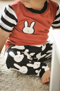 Schittmuster-Kinder-Baby-T-Shirt-Oberteil-Fransen-Camisa-erbsuende-21