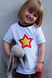 Schittmuster-Kinder-Baby-T-Shirt-Oberteil-Fransen-Camisa-erbsuende-24