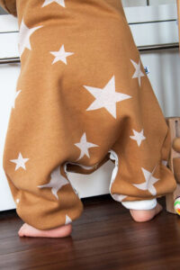 Schnittmuster-Baby-Kinder-Overall-Pyjama-Schlafanzug-Siesta-erbsuende-10
