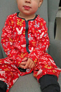 Schnittmuster-Baby-Kinder-Overall-Pyjama-Schlafanzug-Siesta-erbsuende-11