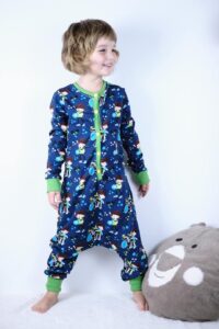 Schnittmuster-Baby-Kinder-Overall-Pyjama-Schlafanzug-Siesta-erbsuende-12
