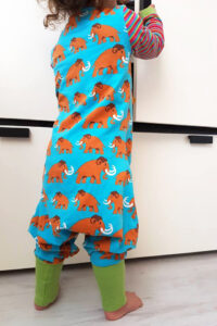 Schnittmuster-Baby-Kinder-Overall-Pyjama-Schlafanzug-Siesta-erbsuende-18