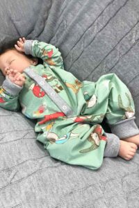 Schnittmuster-Baby-Kinder-Overall-Pyjama-Schlafanzug-Siesta-erbsuende-25